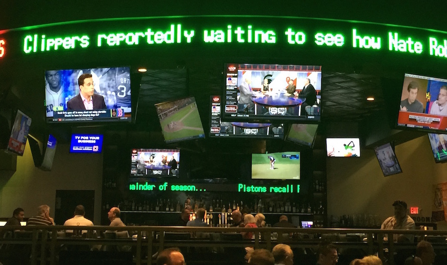 Deweys Indoor Golf - Sports Grill - Share Orlando 05